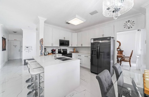 Ludlam House | Escape from the winter to sun of miami nhome w pool Canada Europe
