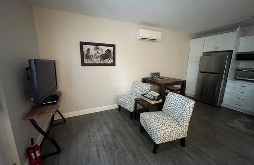 Ocala Apartment | Escape the crowds & relax on a peaceful 3-acre horse farm in SE Ocala.