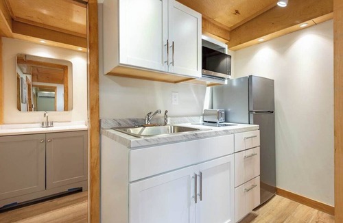 Homestead House | Escape the routine and stay in our private, air-conditioned cabin