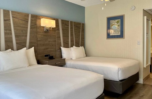 Pinellas Point Hotel | Escape to Enchanting Haven w/Ocean Panorama | Cabana Access & Coastal Dining