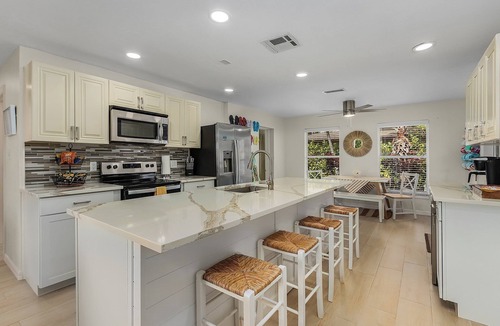 East Naples House | Estey Oasis. Heated Pool! Close to Beaches/5th Ave!