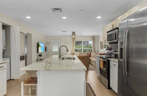 East Naples House | Estey Oasis. Heated Pool! Close to Beaches/5th Ave!