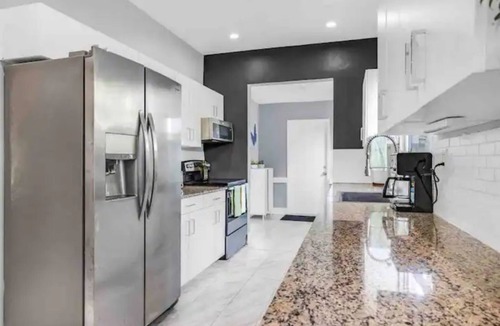 Northeast Miami House | Exclusive! CLEAN 3BD/2BA home in safe area close to everything!