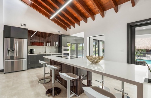 Ludlam House | Exclusive Family Ranch: Pool, Lake Access & Courts