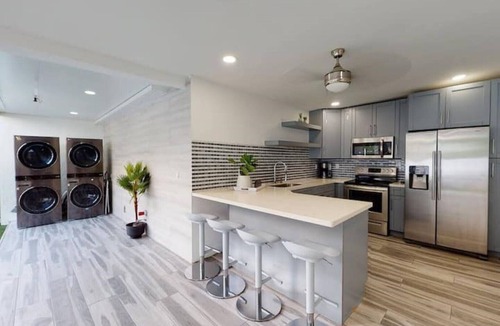 Flagami House | Exclusive Location Near Calle 8 & Airport Pool
