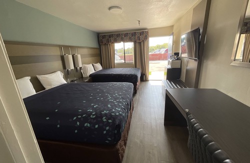 Beaumont Hotel | Executive Inn & Suites
