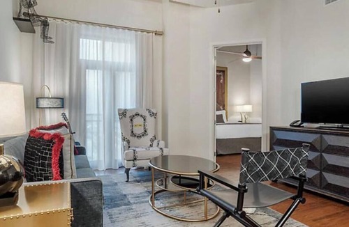 Central Business District Resort | Experience the Limelight: Modern 2Bd Suite Above New Orleans’ Theater District