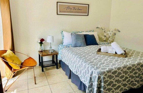 Carver City - Lincoln Gardens Apartment | Experience the passion of hospitality, cleaning, and good location!