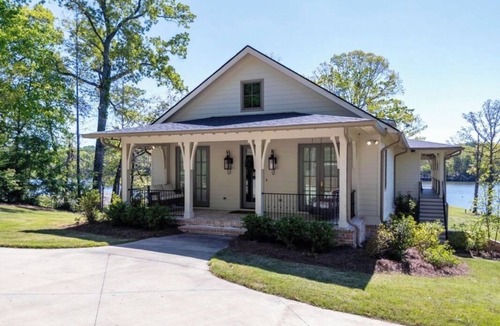 Dadeville House | Experience Ultimate Relaxation: Stunning Lakeside Retreat