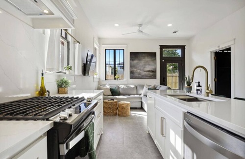 Roseland Terrace Historic District House | Exquisite Garden District Haven, Walk to Dining