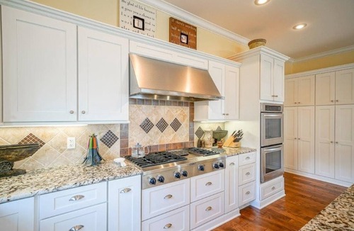 Quitman House | Exquisite Greers Ferry Lakefront Home! 5 Bedroom 5.5 Bathroom Sleeps 17!