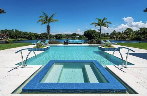 Pine Ridge House | EXQUISITE NEWER CUSTOM ESTATE HOME W RESORT POOL and AMAZING VIEWS.