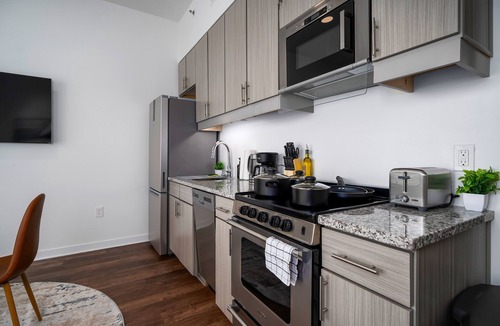 Avondale Apartment | Exquisite Studio l DT Birmingham w Private Balconyn