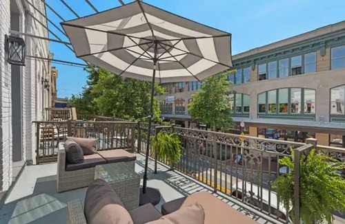 Downtown Apartment | Fabu Posh B ~ Luxe Historic Palafox Balcony 1 BR