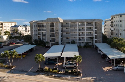 Fort Myers Beach Condo | Fabulous Views at this Beachfront Paradise Vacation Rental - Walk to Everywhere