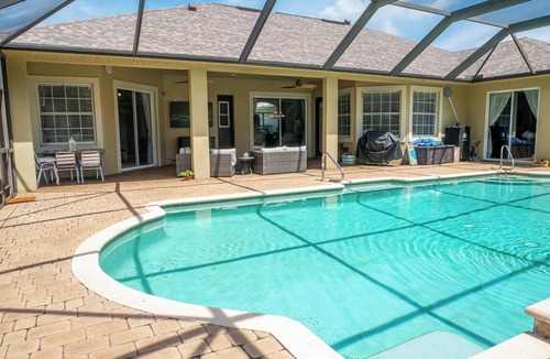 Merritt Island House | ⚓️Fair Winds PRIVATE, luxury Island home, heated pool & spa. Games, grill, & fun🏝️