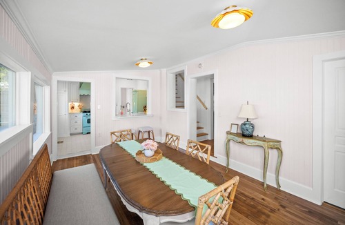 Fairhope Cottage | Fairhope Rose in Downtown Fairhope - Sleeps 10, w/Golf Cart, Hot Tub, Screened Porch, and walking distance to bay!