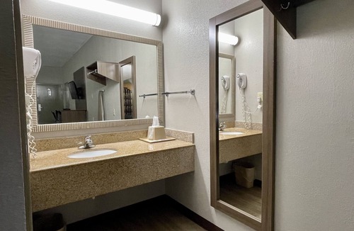 Mobile Hotel | Fairview Inn and Suites
