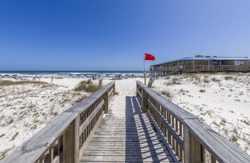 Gulf Shores Condo | Fall break special! Ocean front. Have lunch at SEA-N-SUDS on the ocean!!