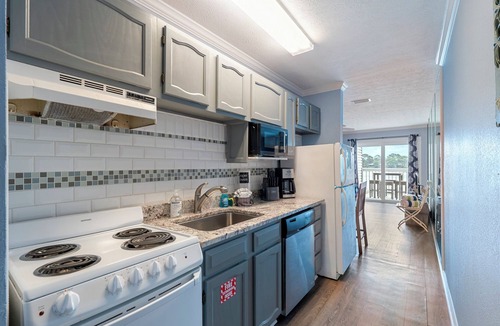 El Centro Beach Condo | Fall Dates Available! Quick Walk to Beach! Perfect for Families!