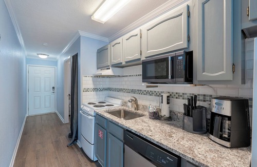 El Centro Beach Condo | Fall Dates Available! Quick Walk to Beach! Perfect for Families!