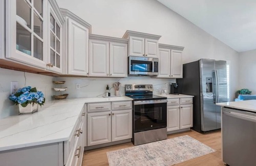 Crown Pointe House | Families-private heated pool & hot tub-pickle ball