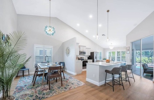 Crown Pointe House | Families-private heated pool & hot tub-pickle ball