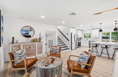 Melbourne Beach House | Family‑Friendly Getaway — 5 Mins From the Beach, Pool, Fenced Yard, Game Room & Patio ☀️