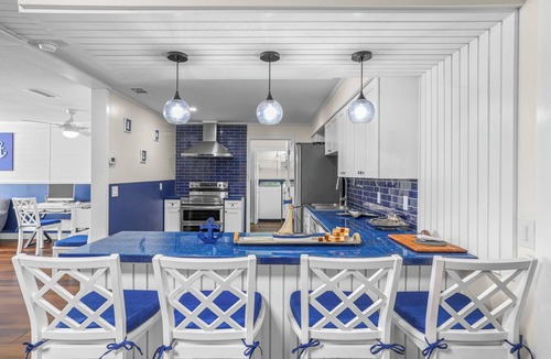 College Green Estates House | Family‑Friendly 3BR House with Movie Room, Air Hockey, Fire Pit & Outdoor Patio! 🌴