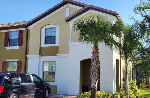 Loughman House | 🌞 Family friendly, beautifully decorated, 2 min walk to resort pool facilities!