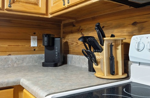 Gadsden Cabin | Family Friendly Cabin a short walk away from Noccalula Falls