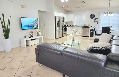 Sandy Ridge Villa | Family-Friendly Disney Villa - Private Pool, Spa & BBQ - 15 Min to Disney