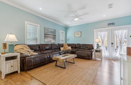Ono Island House | Family-Friendly Pensacola Home < 1 Mi to Beach!