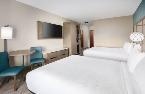Marathon Hotel | Family & Friends Getaway! 2 Relaxing Units, Outdoor Pool, Free Breakfast!