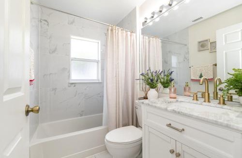 Cocoa Villa | Family Launch View Stay, Modern and Bright