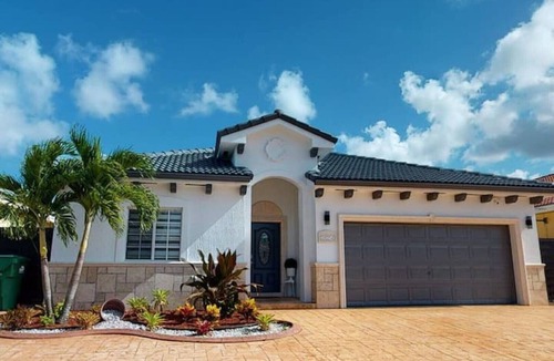 Ludlam House | Family Oasis Near Zoo & Marina Pool BBQ