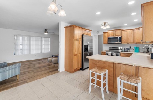 Hunt Club House | Family Retreat near Beach, Downtown and PGA