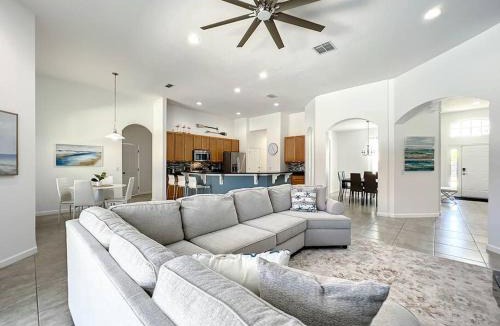 Loughman House | Family Vacation, 6 Bedroom House with Private Pool at Solterra Resort