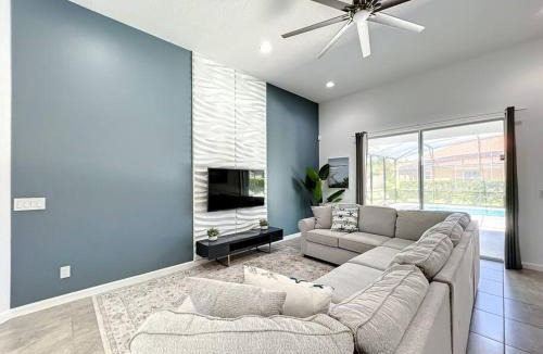 Loughman House | Family Vacation, 6 Bedroom House with Private Pool at Solterra Resort