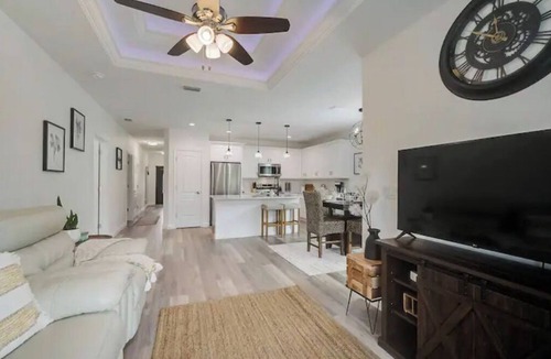 Oakland Hills House | Family Villa King Bed Master suite 3 bed. + 2 baths + beach & fishing & golfing