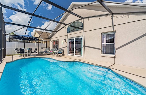 Lake Berkley House | Family Villa Near Disney Private Pool, Game Room Spacious Living