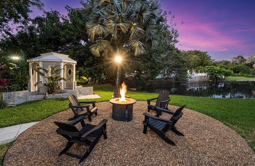 Davie Villa | Family villa w/heated pool, gameroom & fire pit