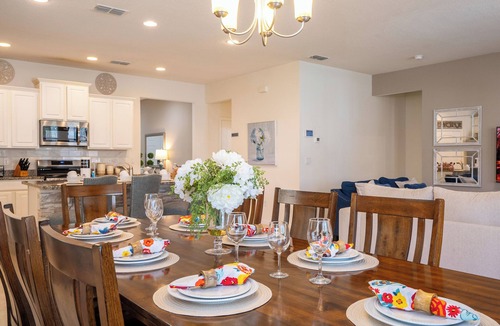 Loughman House | Fantastic 6 Bedroom Near Disney - Solterra Resort