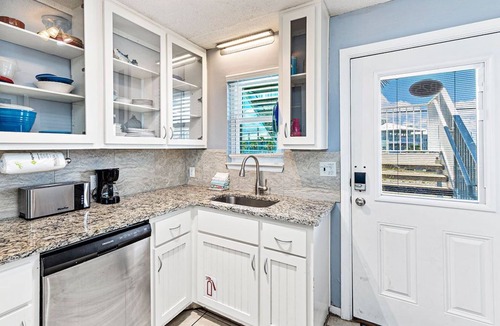 Gulf Shores Condo | Fantastic Rates! BOOK NOW AND SAVE!*RENOVATED NEW BEDS with POOL* 2BR/1BA*