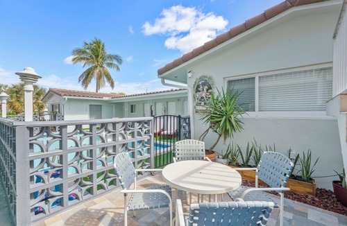 Santa Barbara Estates Apartment | Fantastic Studio Efficency in beautiful Pompano Beach Pointe!