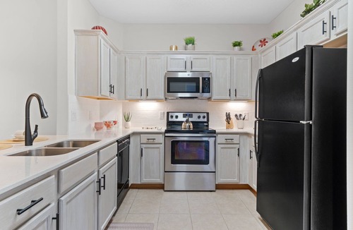 West Kissimmee House | Fantastic Townhome with Club Access, Steps from Walmart, and Close to Disney!