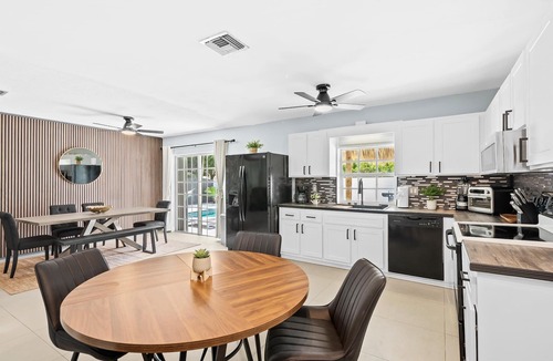 Dania Beach House | FIFA Perfect Pool Oasis w/Tiki Bar Near Hard Rock Casino