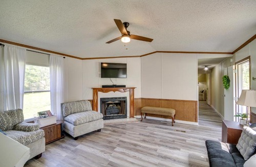 Newhebron House | Fire Pit + Deck: Peaceful Silver Creek Retreat