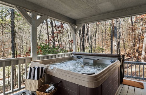 Sautee Nacoochee House | Firefly Lodge - 4 Bdrm Cabin 5 miles to Helen *Pets Welcome*