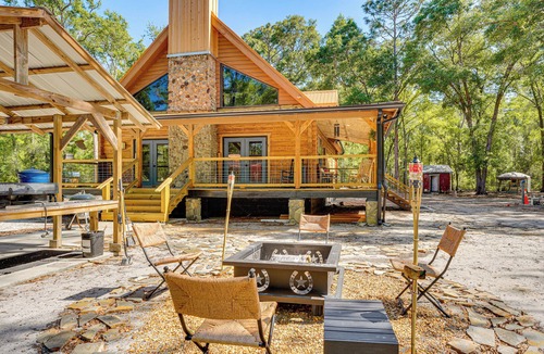 Bell Cottage | Fish & Float at Natural Springs! Log Cabin in Bell